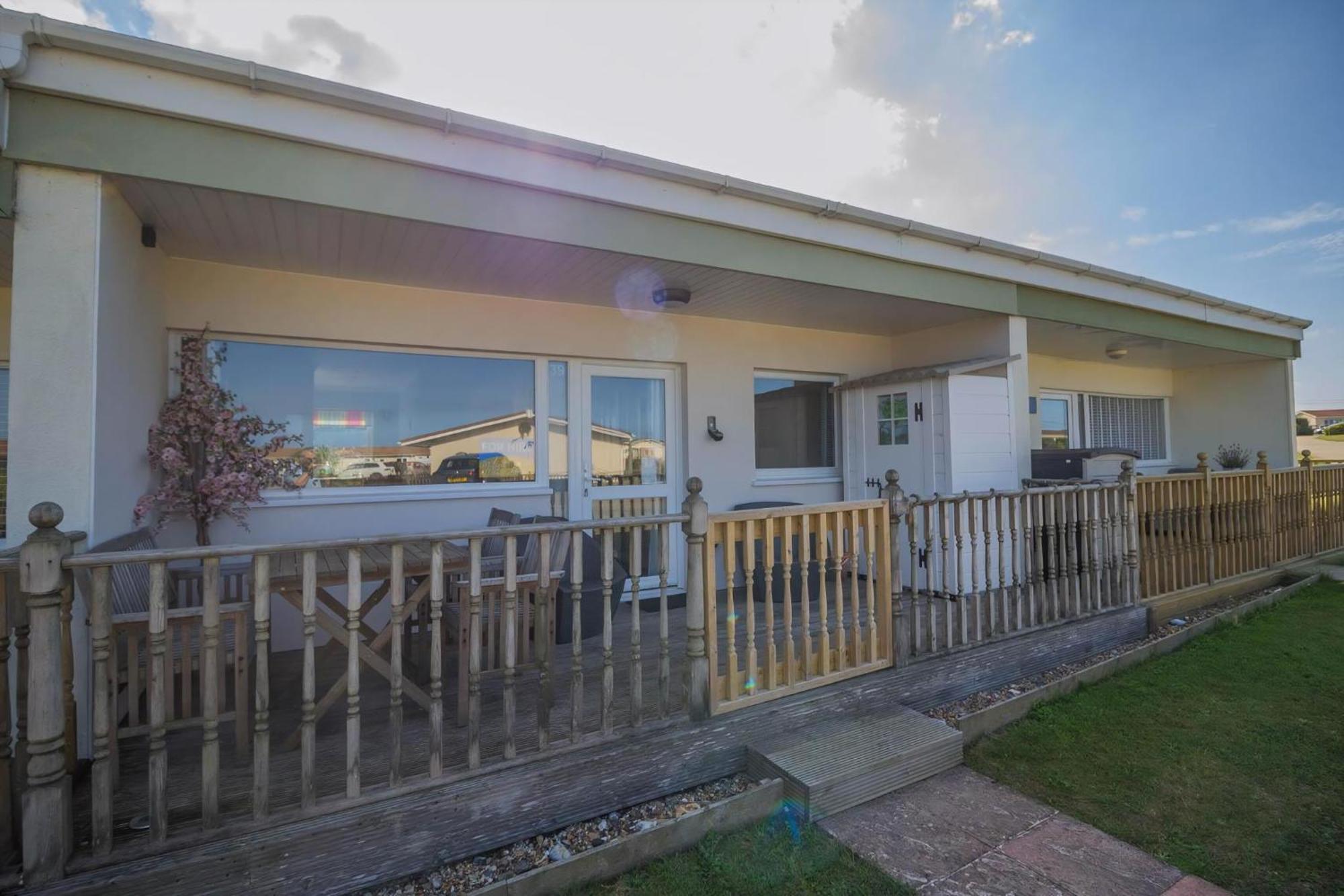 Chalet For Hire At Rainbows End Near A Beautiful Norfolk Beach Ref 31039R Bacton  المظهر الخارجي الصورة